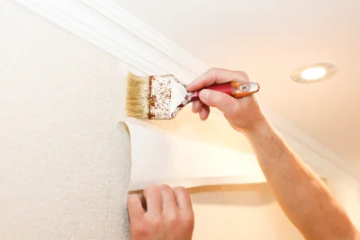 Pose de papier peint au Mas-d'Agenais — revêtements muraux et toiles de verre